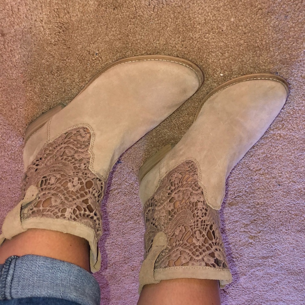 Boots - Picture 2 of 5